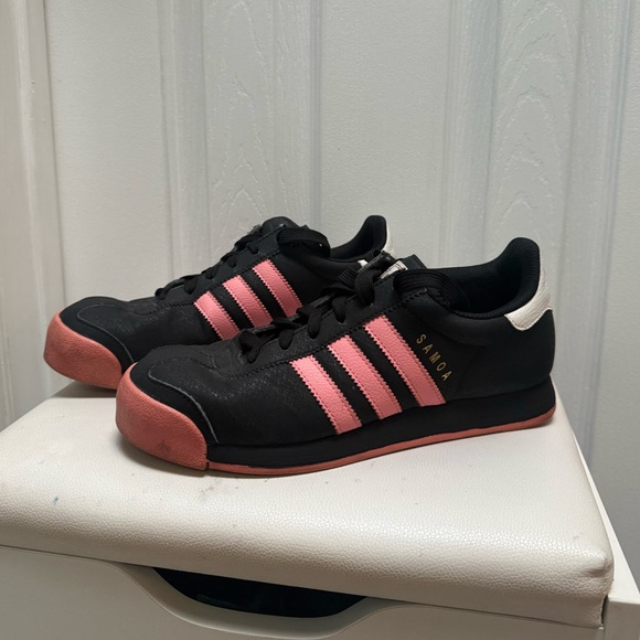 Adidas Samoa Black and Pink Shoes - Picture 1 of 6